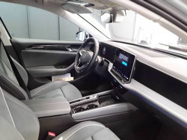 Fahrzeugabbildung Volkswagen Passat Variant Business 2,0 TDI DSG LED NAVI AHK