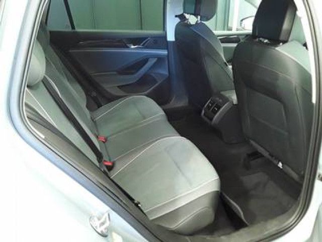 Fahrzeugabbildung Volkswagen Passat Variant Business 2,0 TDI DSG LED NAVI AHK