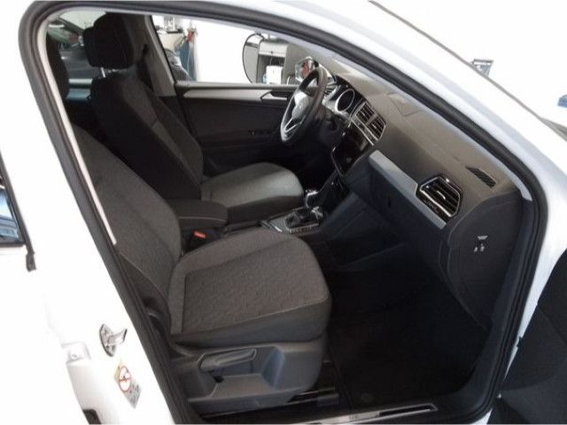 Fahrzeugabbildung Volkswagen Tiguan Life Move 1,5 TSI DSG LED NAVI AHK 360°