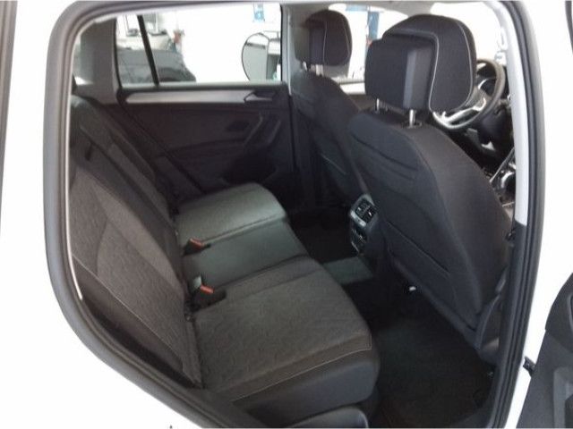 Fahrzeugabbildung Volkswagen Tiguan Life Move 1,5 TSI DSG LED NAVI AHK 360°