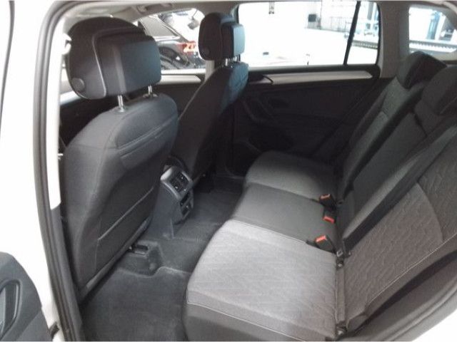 Fahrzeugabbildung Volkswagen Tiguan Life Move 1,5 TSI DSG LED NAVI AHK 360°
