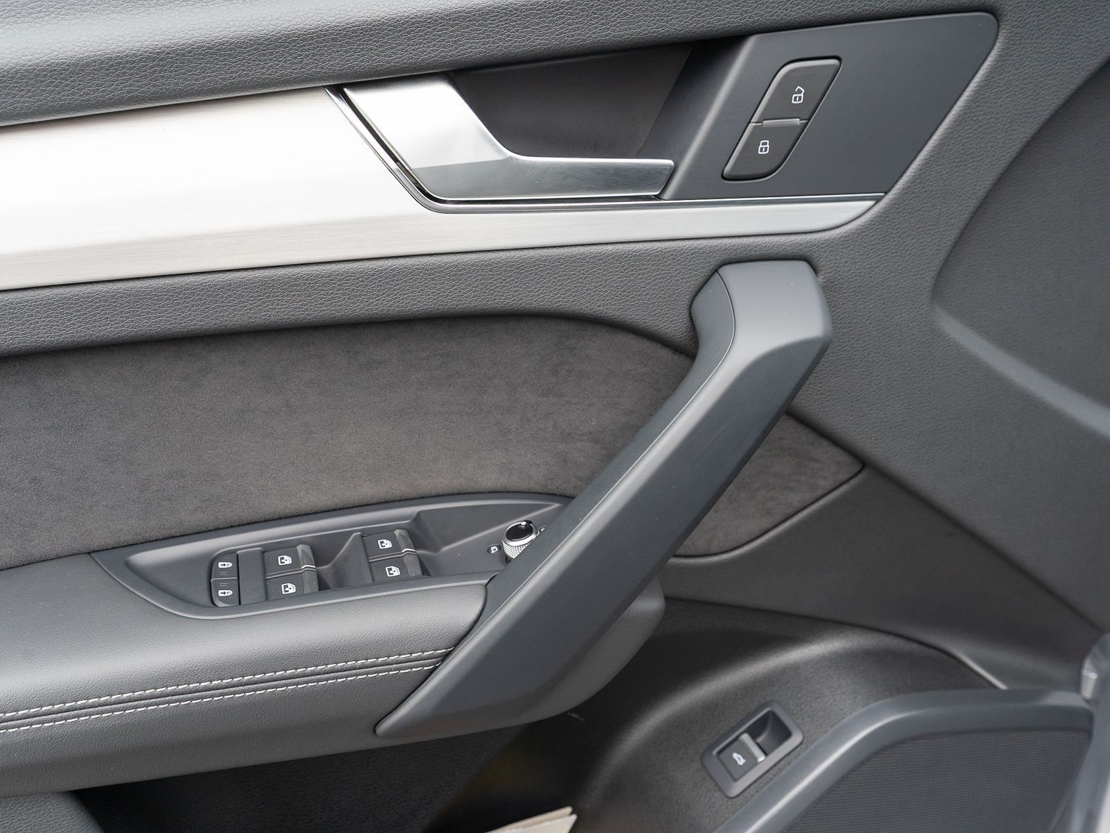 Fahrzeugabbildung Audi Q5 Advanced S line 45TFSI quattro Stron AHK PANO