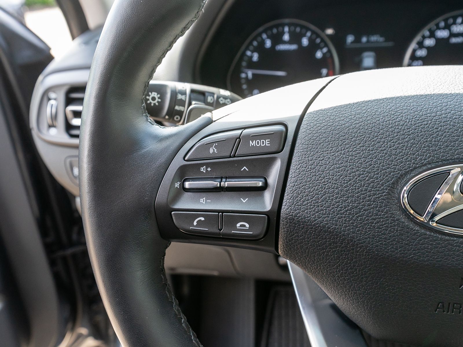 Fahrzeugabbildung Hyundai i30 Trend 1.0 T-GDI DCT Navi LED RFK SHZ