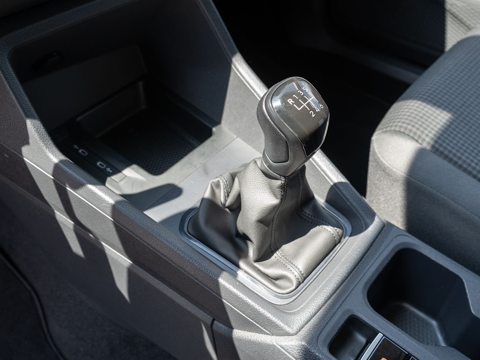 Fahrzeugabbildung Volkswagen Caddy Cargo Maxi 2.0 TDI Navi Klima PDC Tempomat