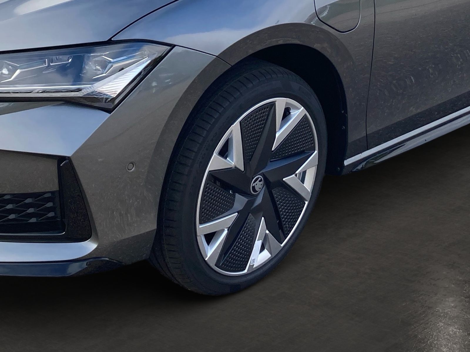 Fahrzeugabbildung SKODA Superb Combi Sportline 1,5 TSI iV 204PS DSG AHK