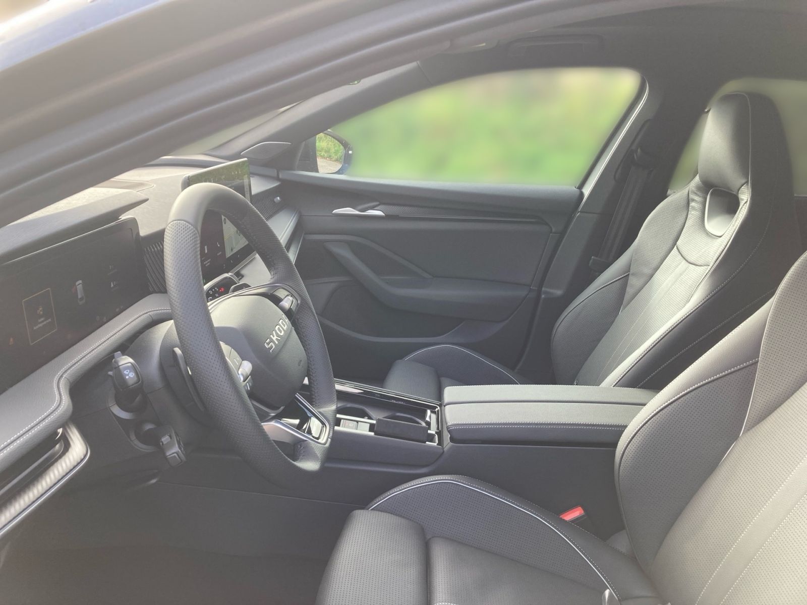 Fahrzeugabbildung SKODA Superb Combi Sportline 1,5 TSI iV 204PS DSG AHK