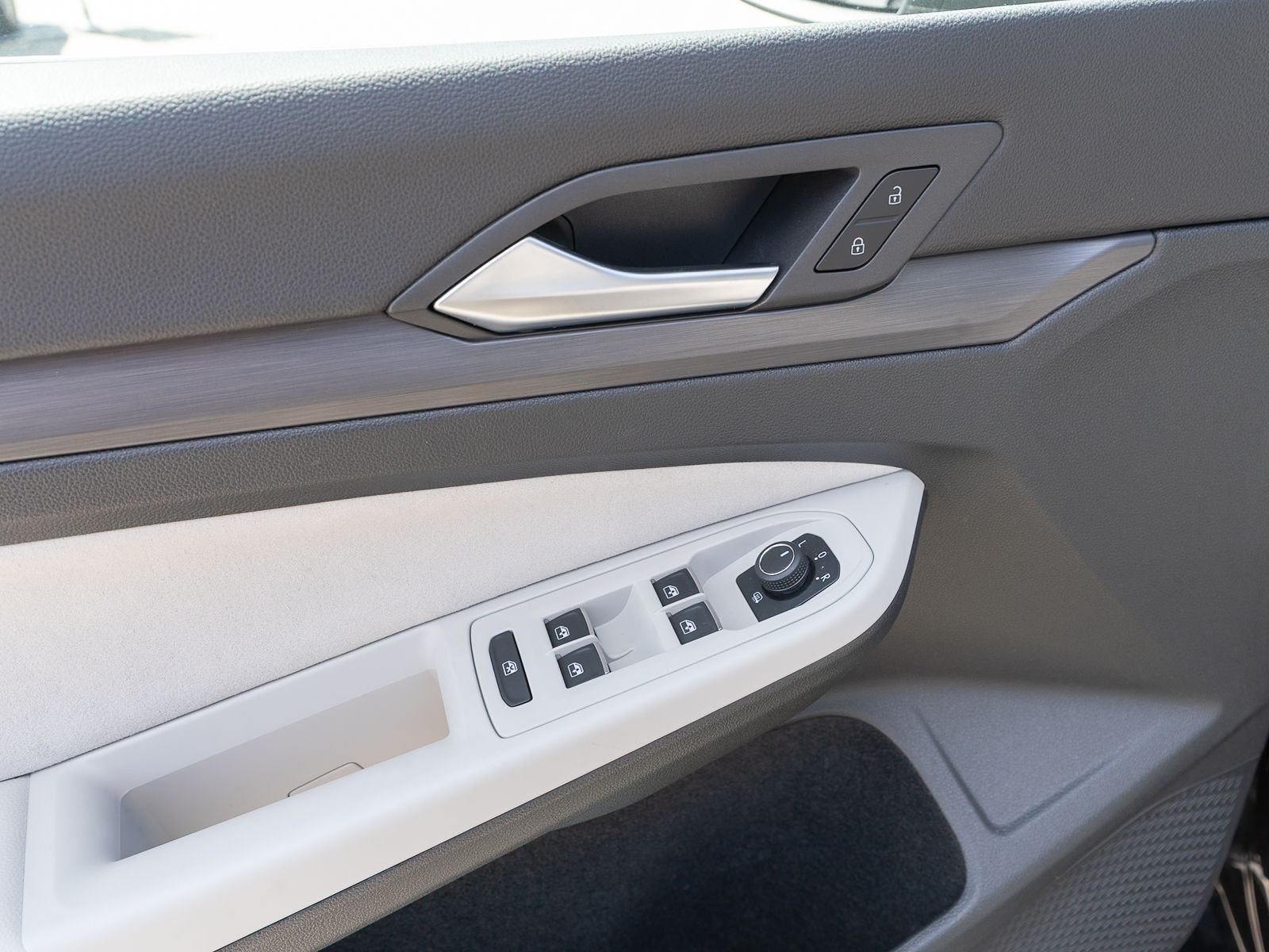 Fahrzeugabbildung Volkswagen Golf Style 2.0 TSI DSG LED Navi RFK PDC SHZ
