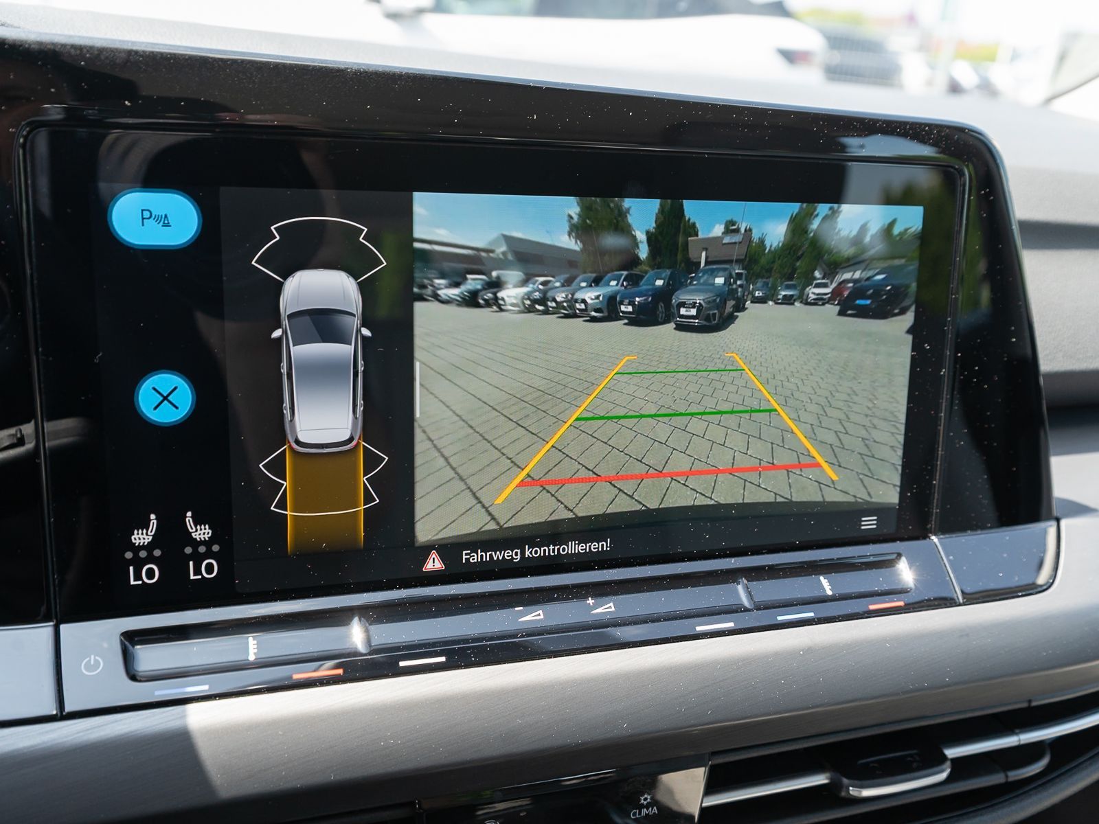 Fahrzeugabbildung Volkswagen Golf Style 2.0 TSI DSG LED Navi RFK PDC SHZ