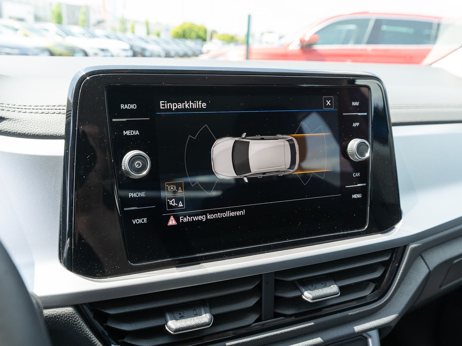 Fahrzeugabbildung Volkswagen T-Roc Life 1.0 TSI LED Navi PDC SHZ Stdhzg AHK