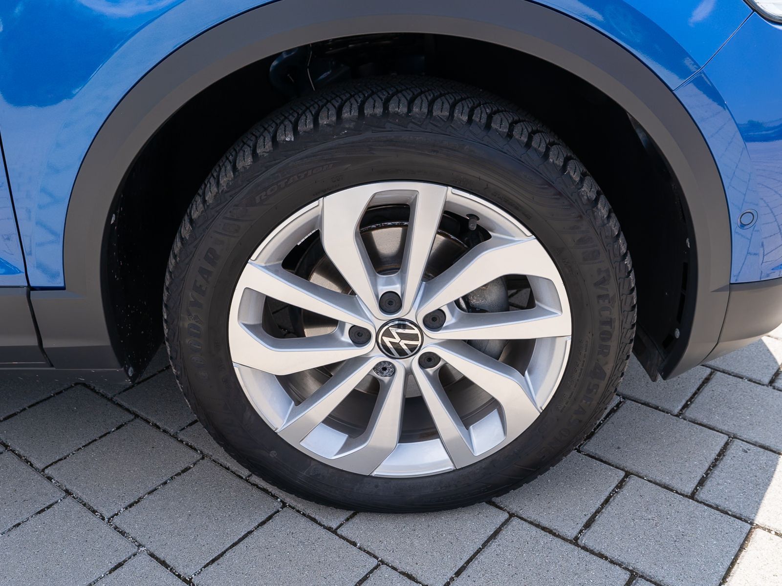 Fahrzeugabbildung Volkswagen T-Roc Life 1.0 TSI LED Navi PDC SHZ Stdhzg AHK