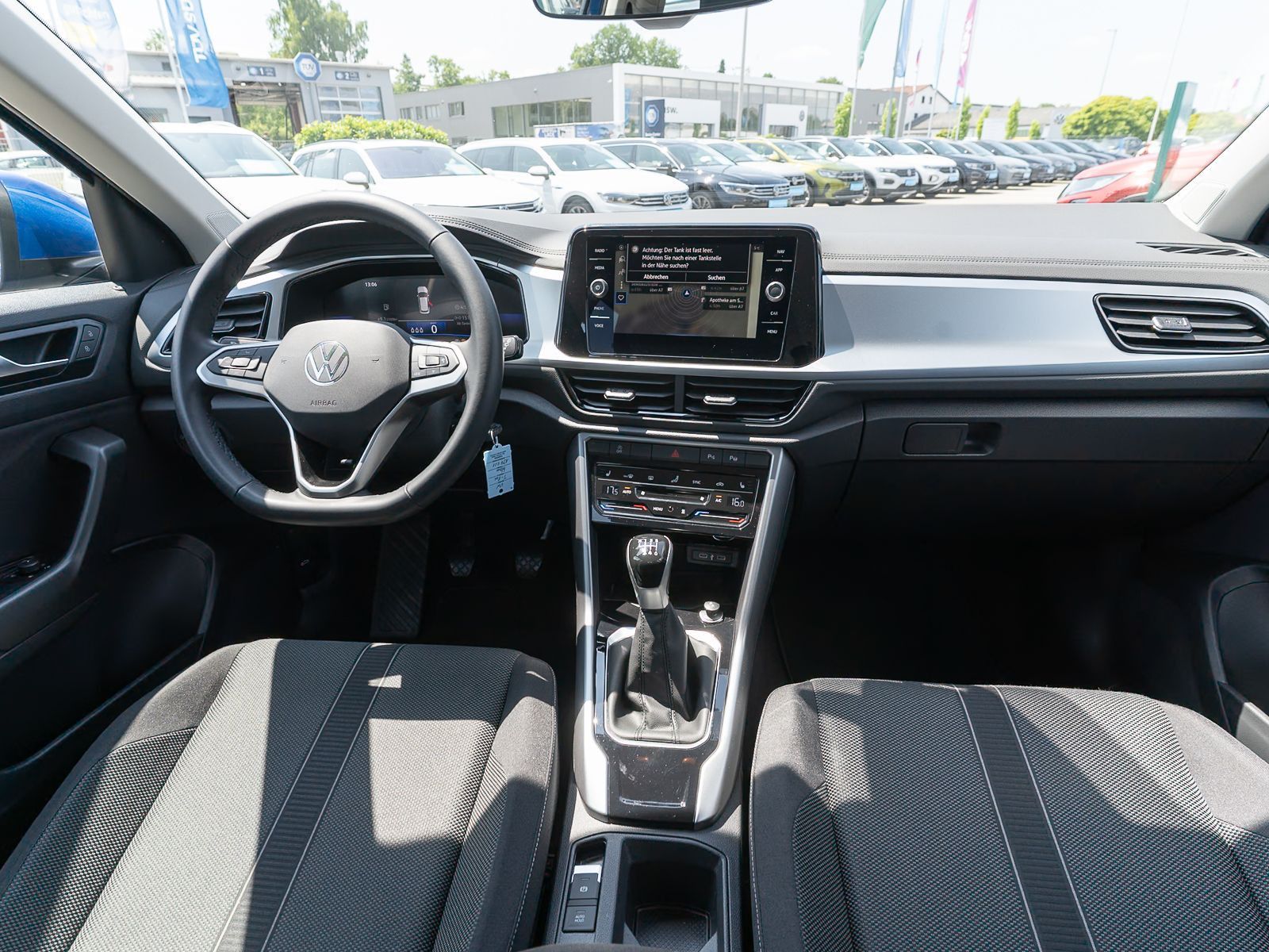 Fahrzeugabbildung Volkswagen T-Roc Life 1.0 TSI LED Navi PDC SHZ Stdhzg AHK