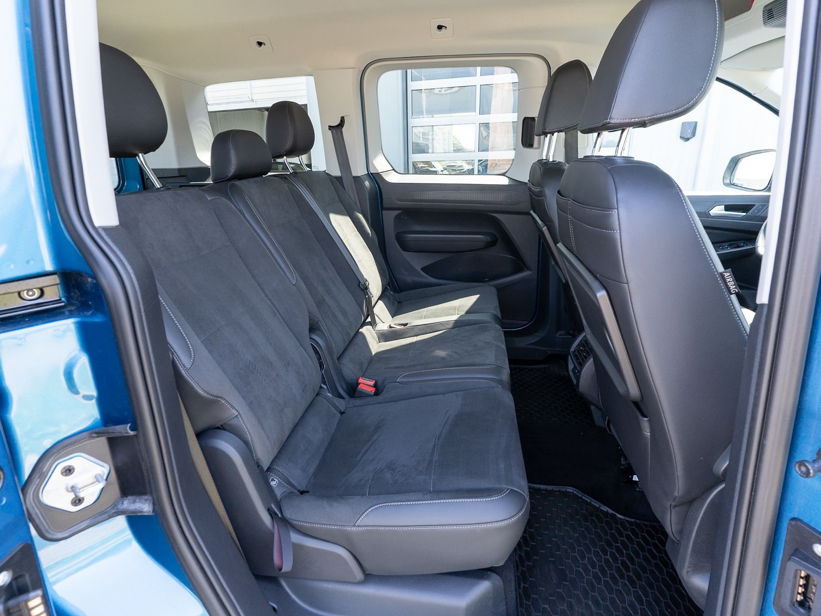 Fahrzeugabbildung Volkswagen Caddy Style 2.0 TDI LED Navi PDC v/h SHZ ACC AHK