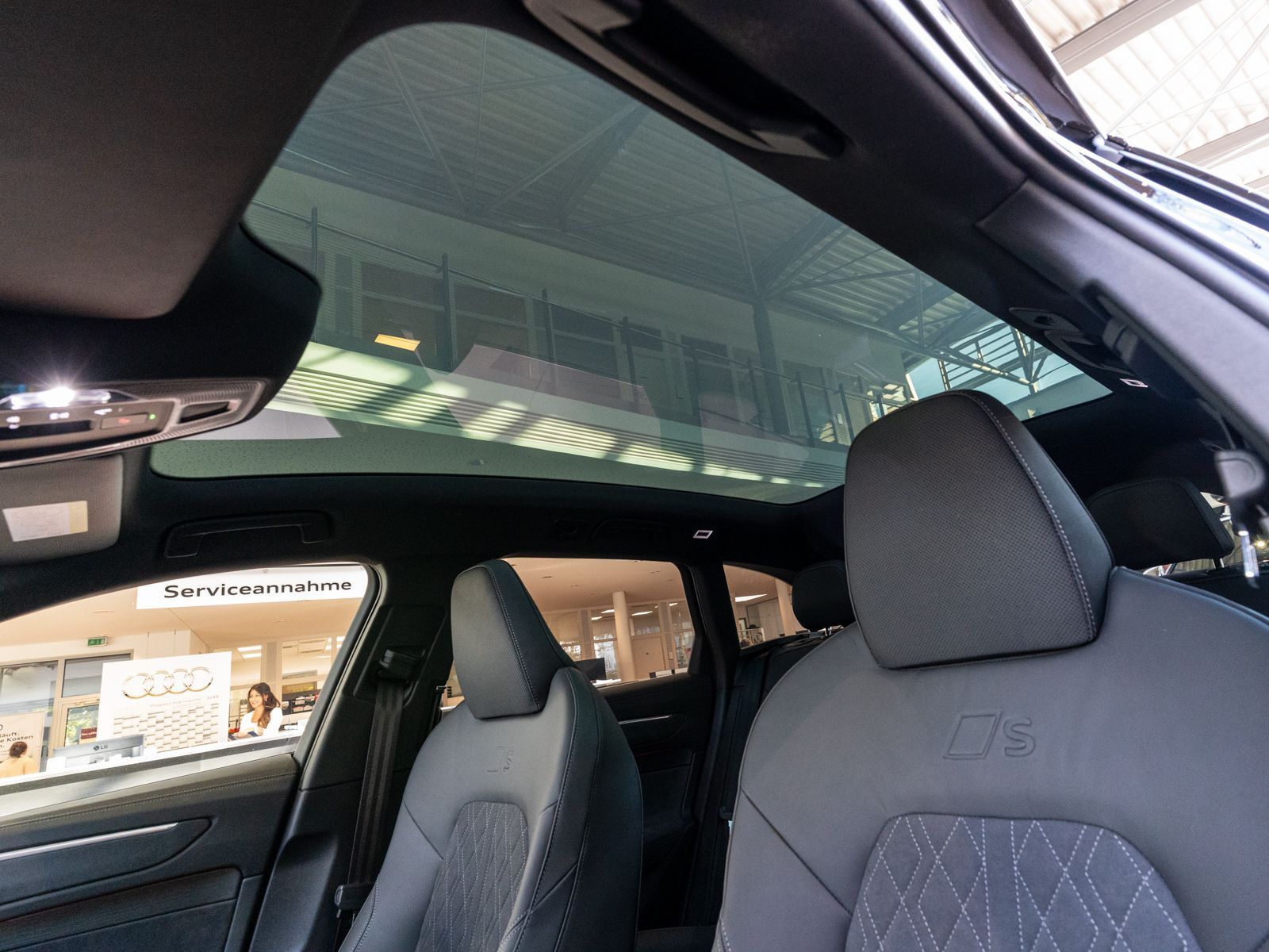 Fahrzeugabbildung Audi A6 Avant S line TFSI Stronic LED B&O HUD PANO