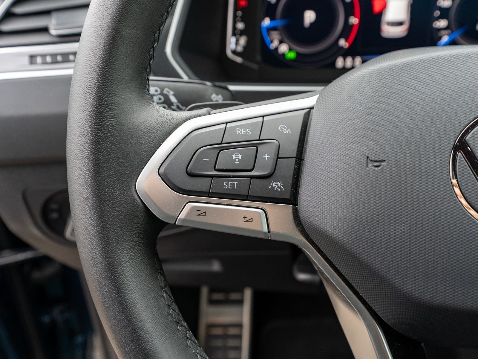 Fahrzeugabbildung Volkswagen Tiguan Move 1.5TSI DSG Nav LED ACC RFK Stdhz AHK