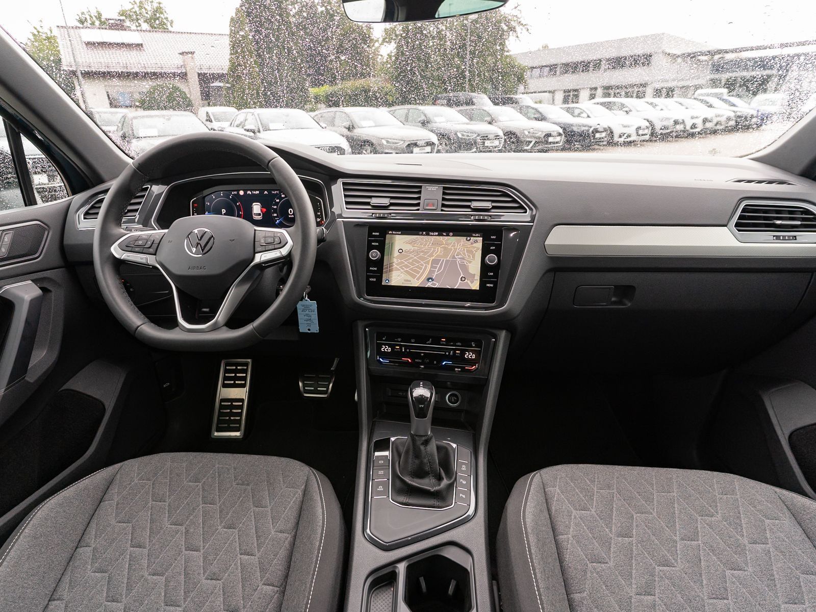 Fahrzeugabbildung Volkswagen Tiguan Move 1.5TSI DSG Nav LED ACC RFK Stdhz AHK