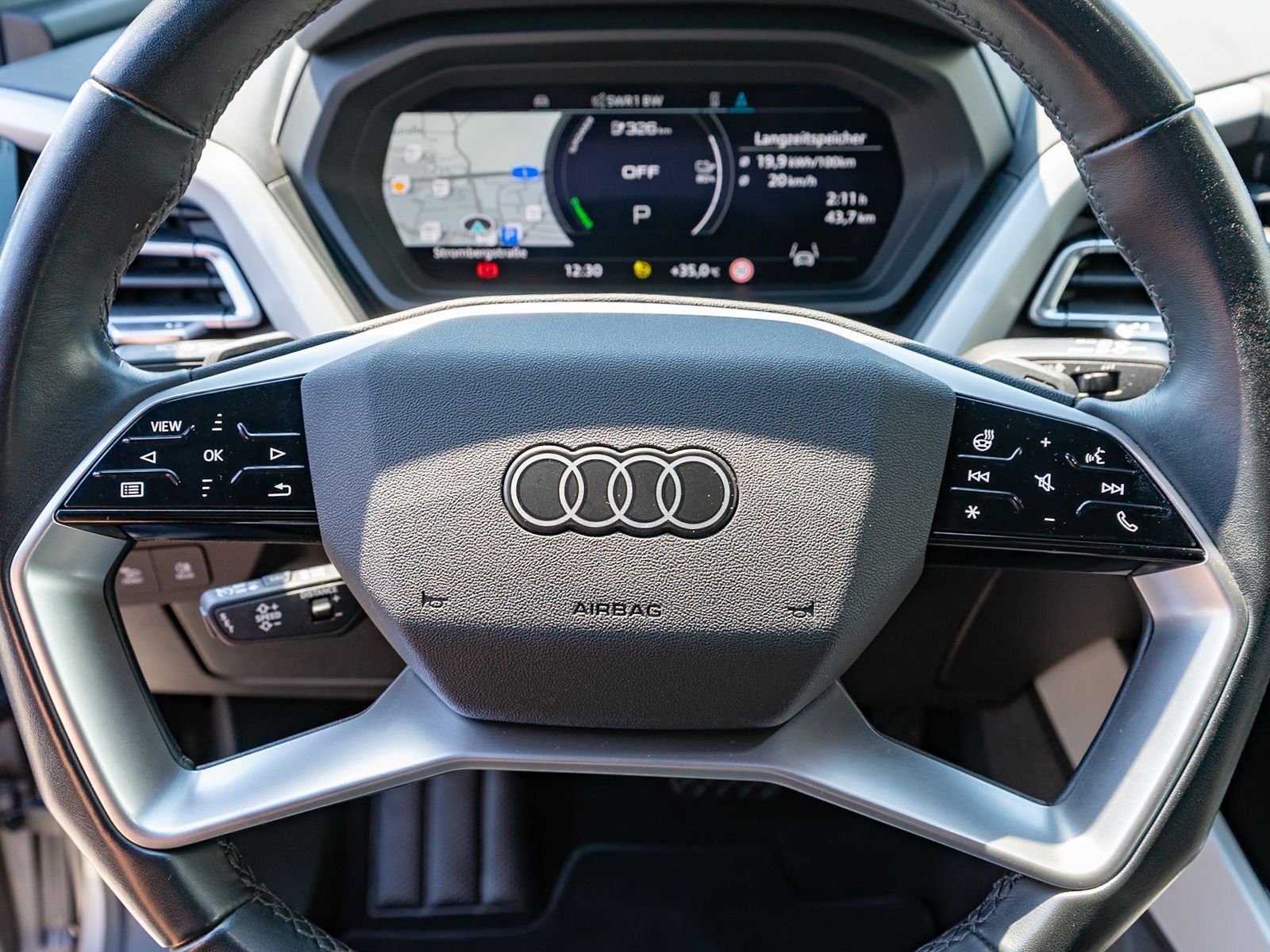 Fahrzeugabbildung Audi Q4 e-tron Matrix Navi RFK SHZ Wärmepumpe HUD AHK