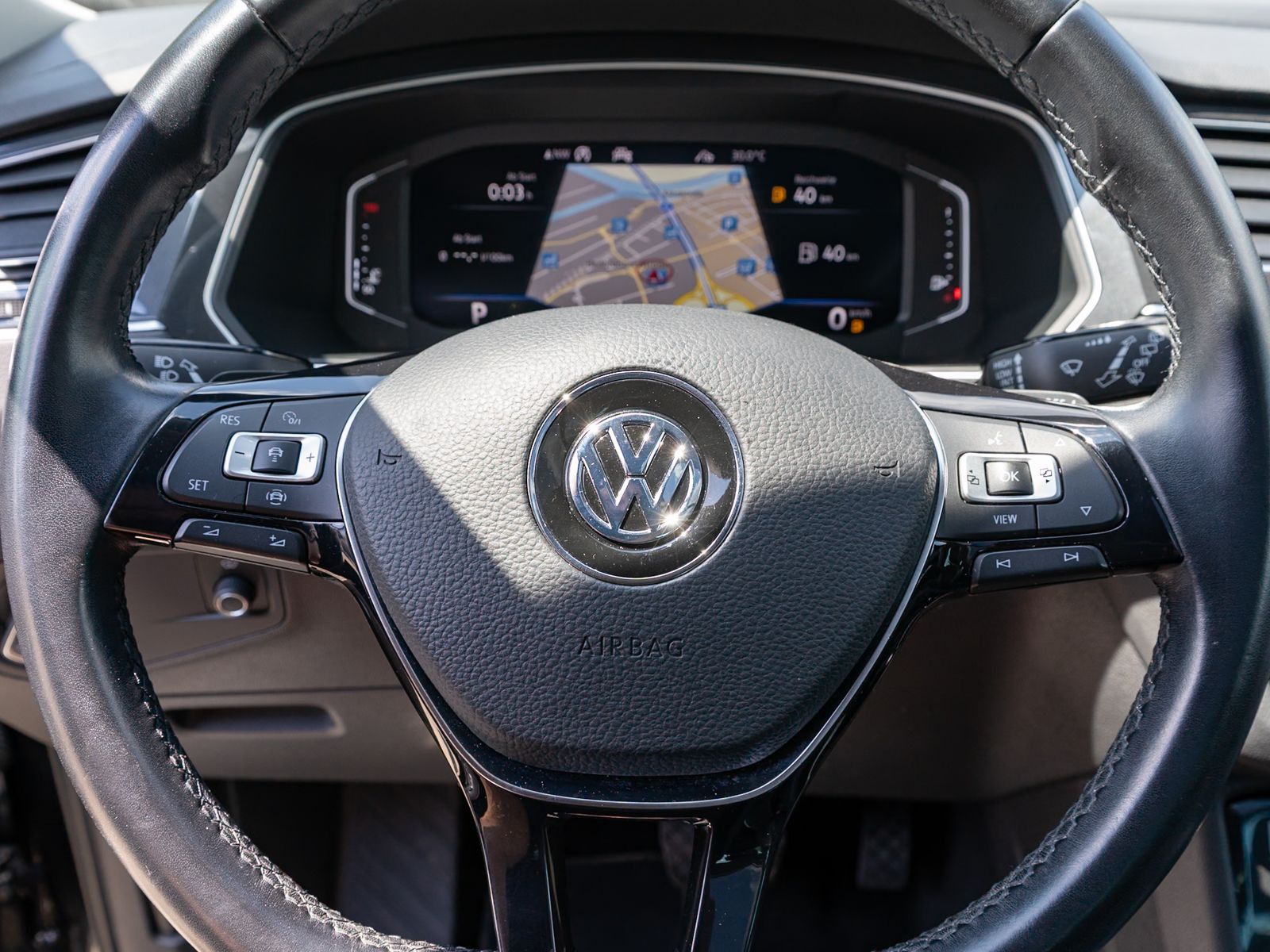 Fahrzeugabbildung Volkswagen Tiguan R-Line 2.0 TSI 4M DSG LED 360° Pano AHK