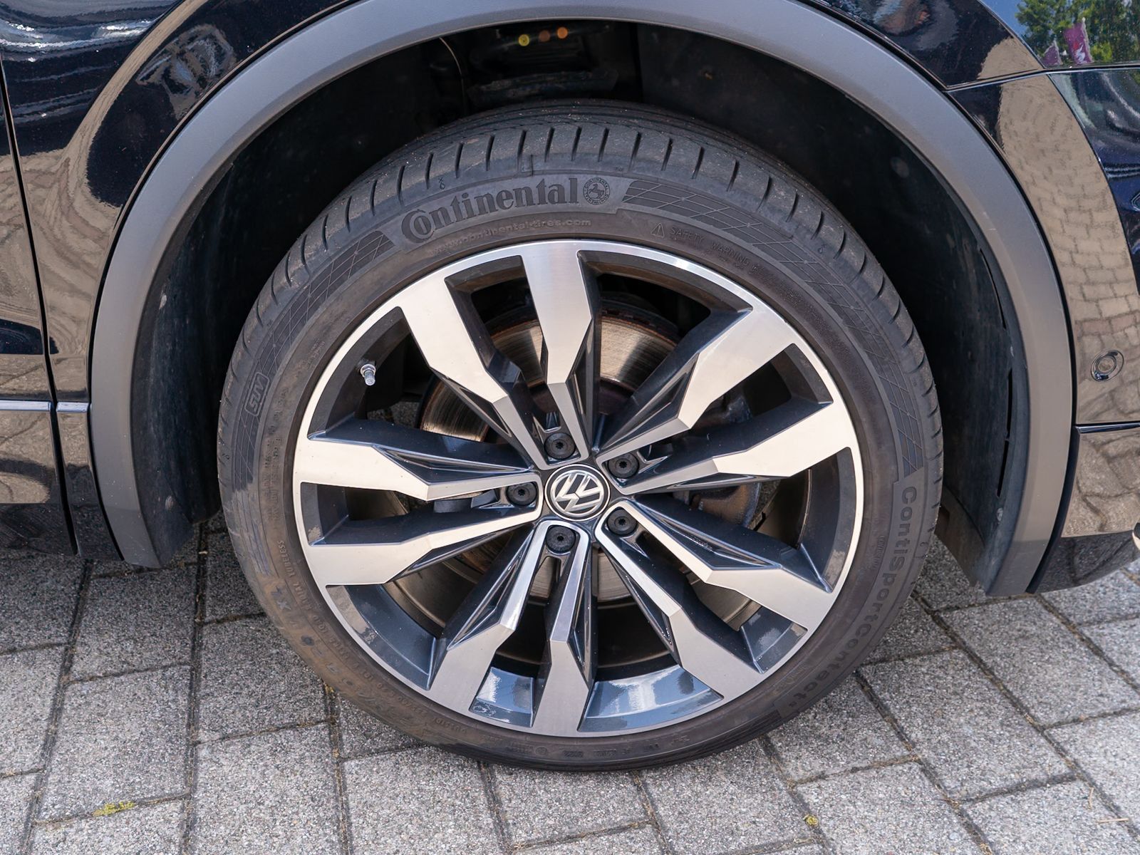 Fahrzeugabbildung Volkswagen Tiguan R-Line 2.0 TSI 4M DSG LED 360° Pano AHK
