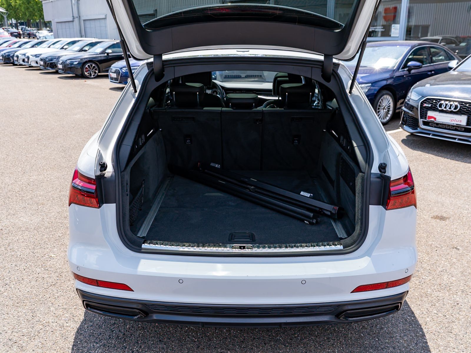 Fahrzeugabbildung Audi A6 Avant S line 50TDI quattro Navi Matrix Pano