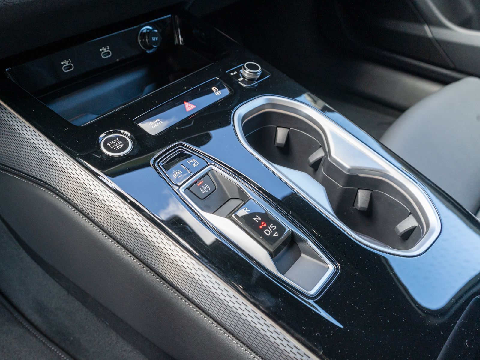 Fahrzeugabbildung Audi A6 Avant S line TDI quattro Head-Up Display AHK