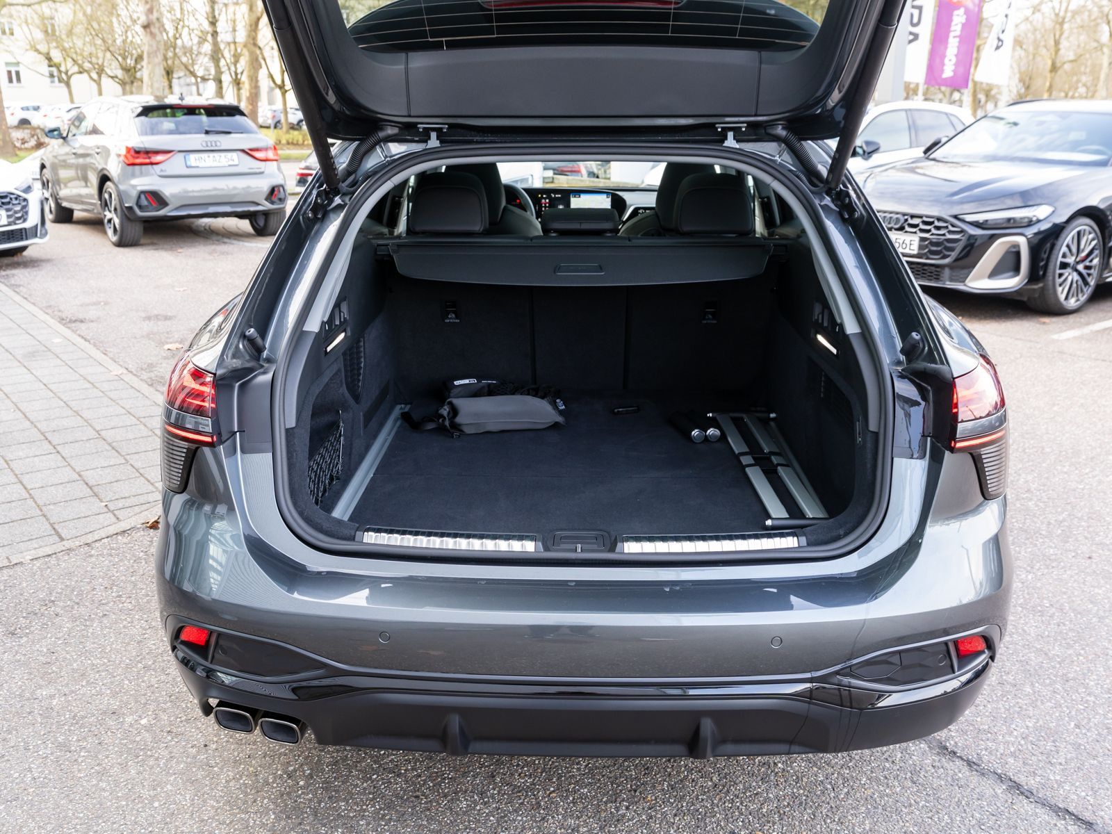 Fahrzeugabbildung Audi A6 Avant S line Edition One TDI quattro PANO AHK