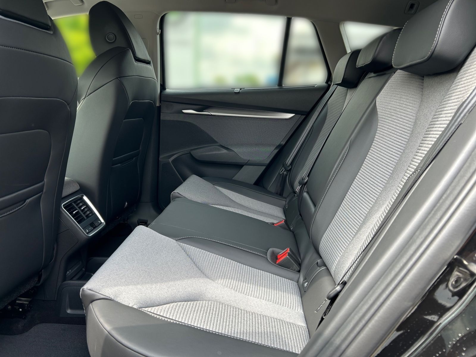 Fahrzeugabbildung SKODA Enyaq 60 204PS 20" ACC Kamera SHZ Matrix-LED AHK