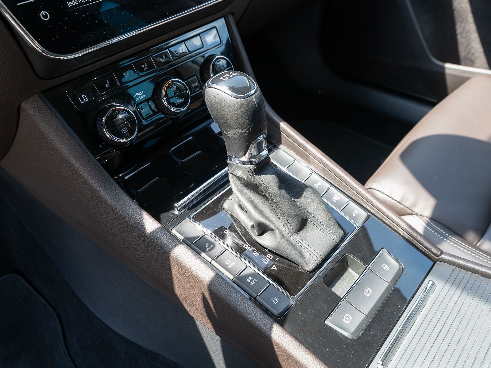 Fahrzeugabbildung SKODA Superb Combi iV L&K 1.4TSI LED Navi 360° ACC AHK