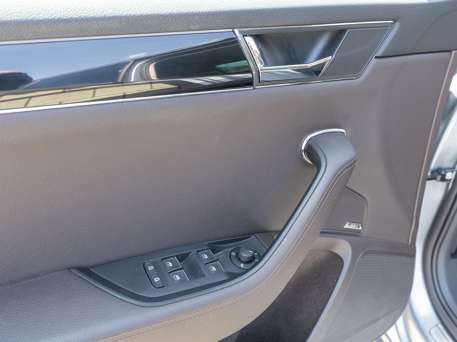 Fahrzeugabbildung SKODA Superb Combi iV L&K 1.4TSI LED Navi 360° ACC AHK