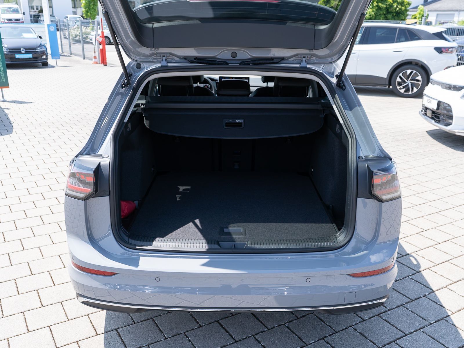 Fahrzeugabbildung Volkswagen Golf Variant Goal 2.0TDI DSG Nav LED 360° AHK VC