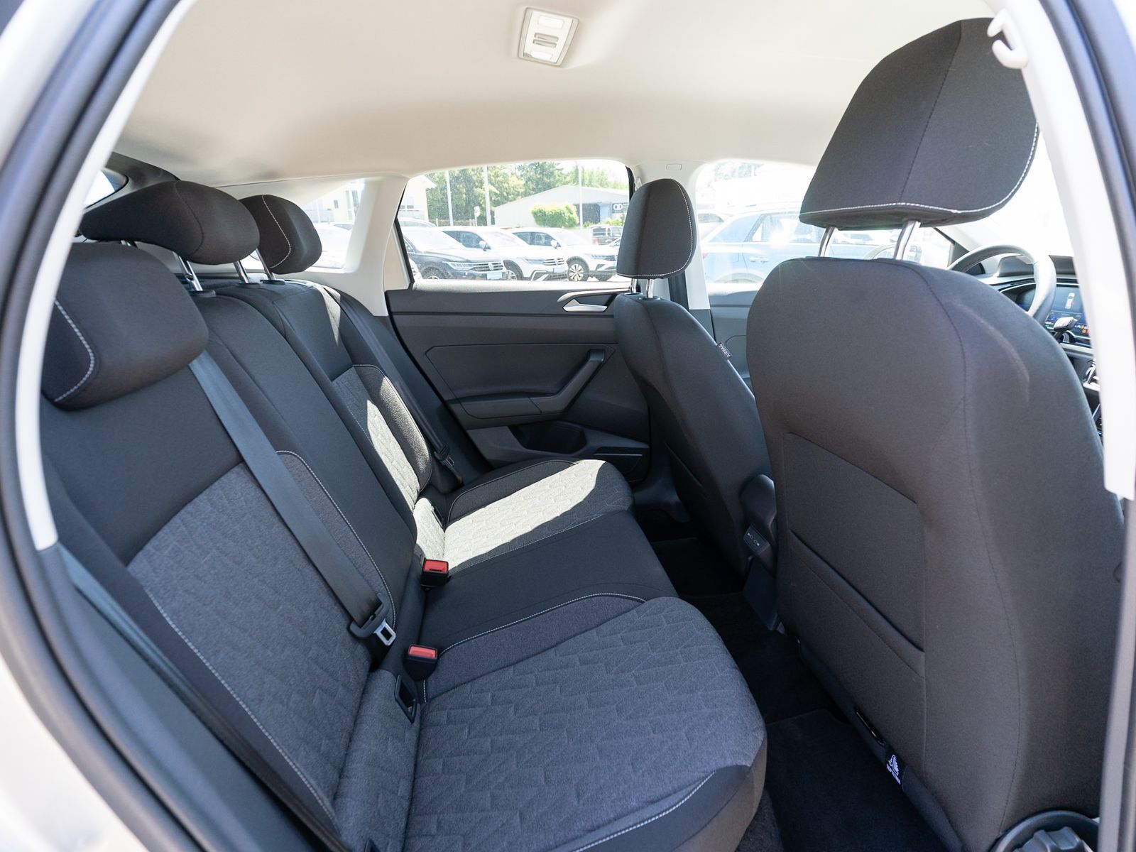 Fahrzeugabbildung Volkswagen Taigo Move 1.0TSI DSG LED Navi PDC SHZ AHK VC