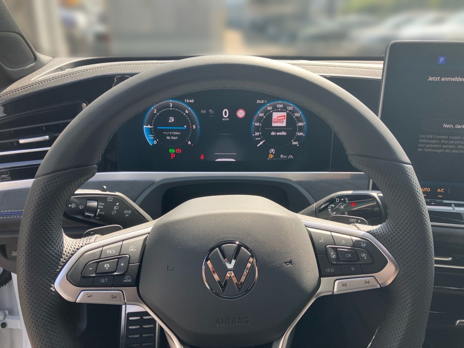 Fahrzeugabbildung Volkswagen Passat R-Line 2,0 TDI 150 PS DSG AHK 360° Kamera