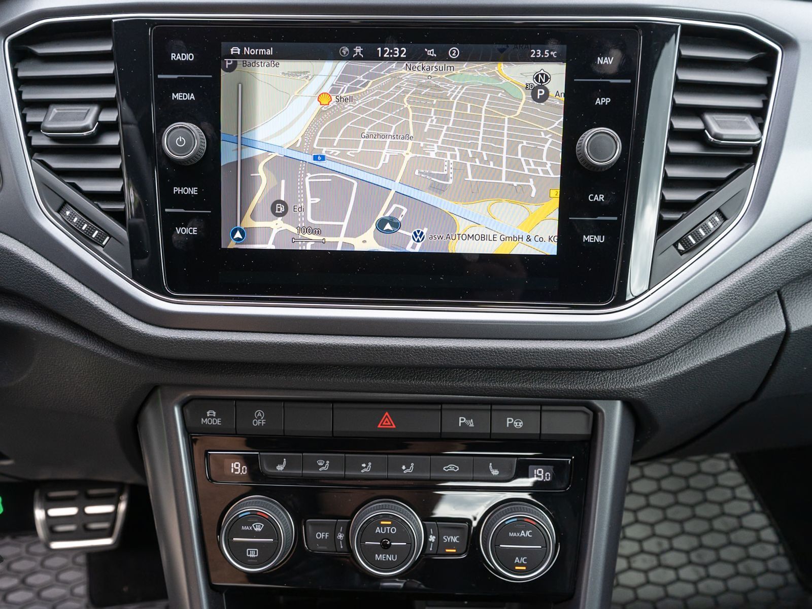 Fahrzeugabbildung Volkswagen T-Roc Cabriolet R-Line 1.5TSI DSG Navi ACC LEDER