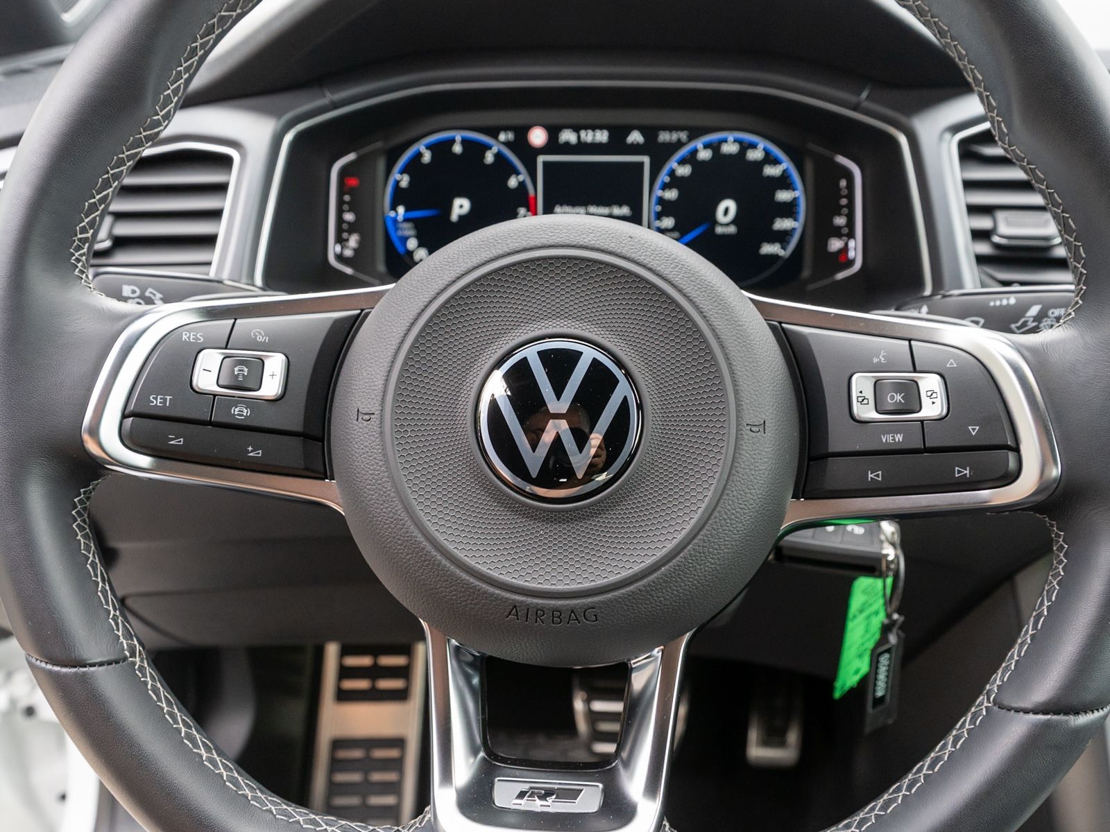 Fahrzeugabbildung Volkswagen T-Roc Cabriolet R-Line 1.5TSI DSG Navi ACC LEDER
