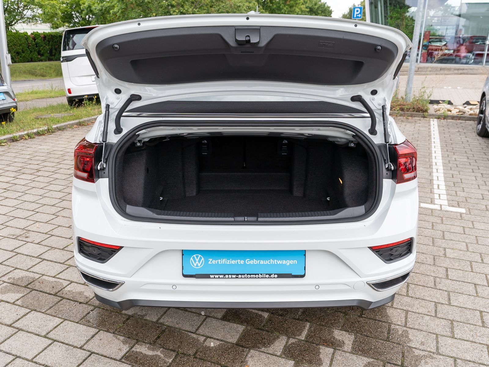 Fahrzeugabbildung Volkswagen T-Roc Cabriolet R-Line 1.5TSI DSG Navi ACC LEDER