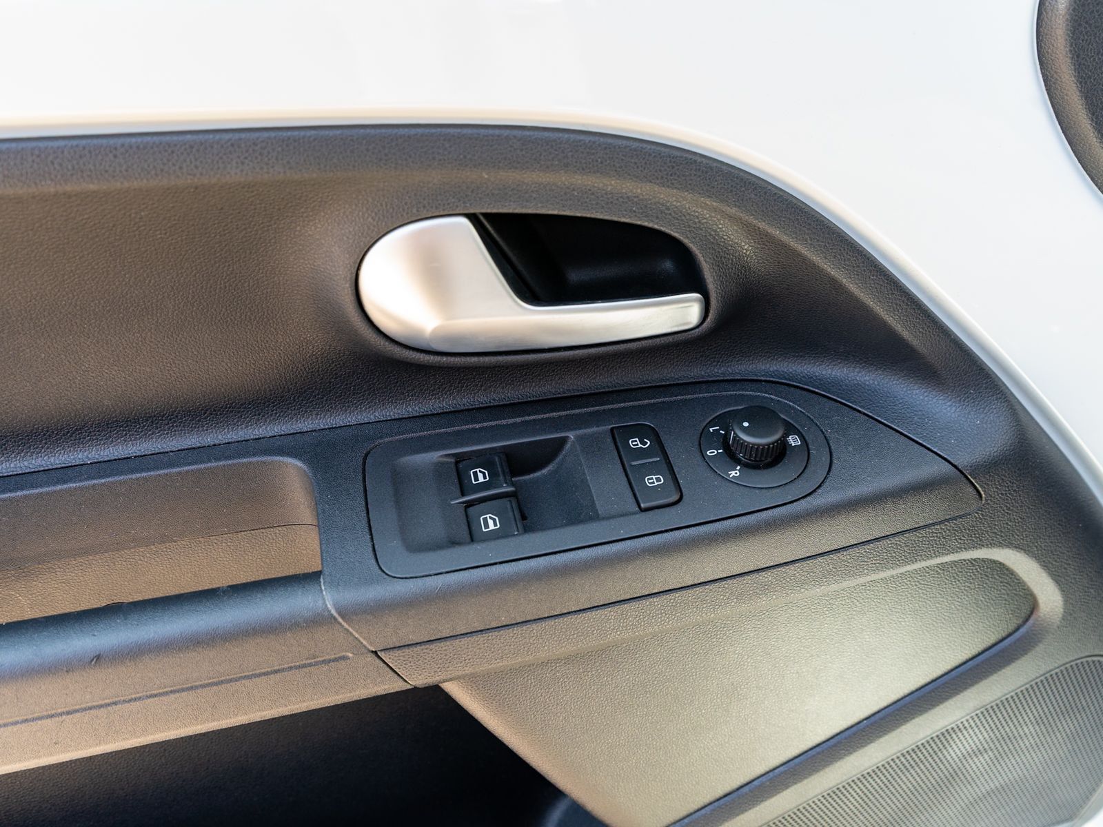 Fahrzeugabbildung Volkswagen up! eco up! 1.0 SRE BlueMotion Klima RFK PDC SHZ