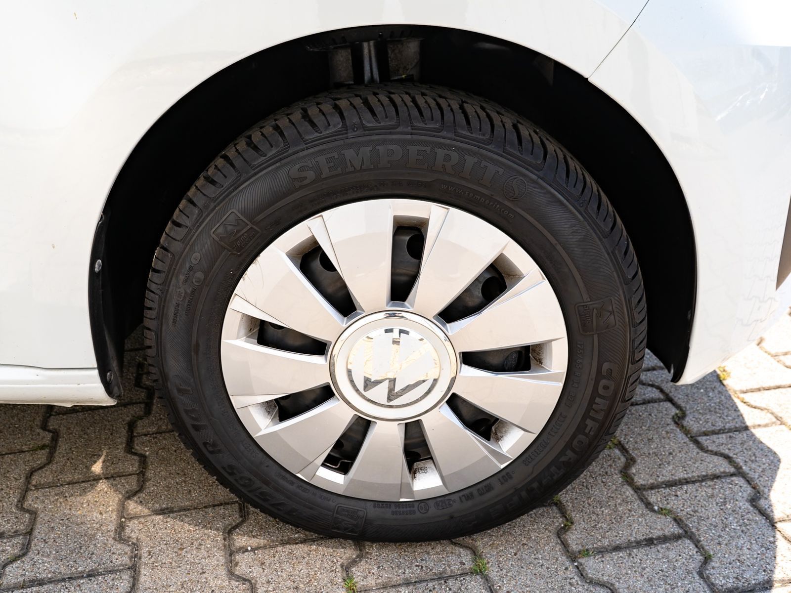 Fahrzeugabbildung Volkswagen up! eco up! 1.0 SRE BlueMotion Klima RFK PDC SHZ