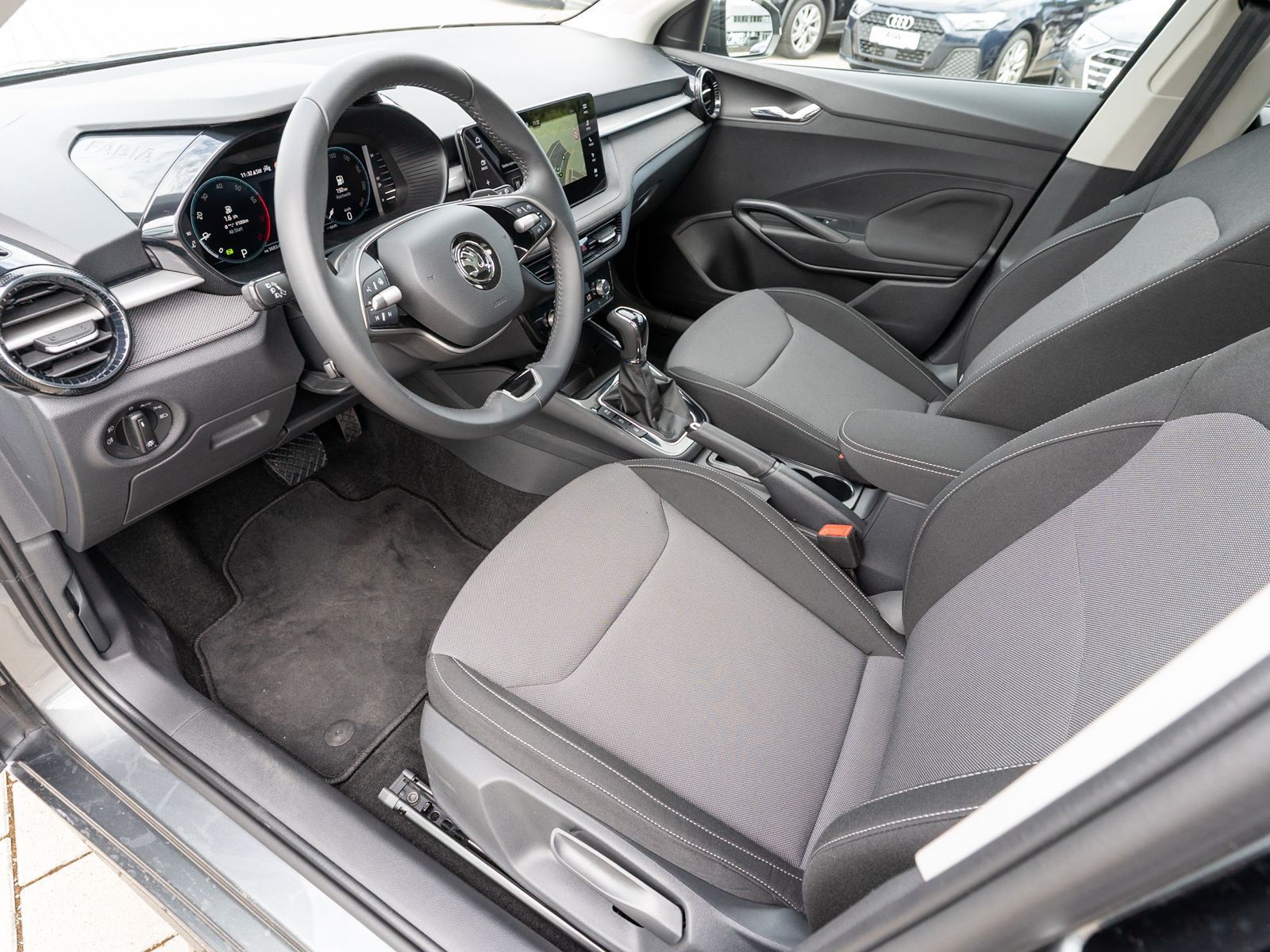 Fahrzeugabbildung SKODA Fabia Selection 1.0TSI DSG LED Navi PANO RFK VC