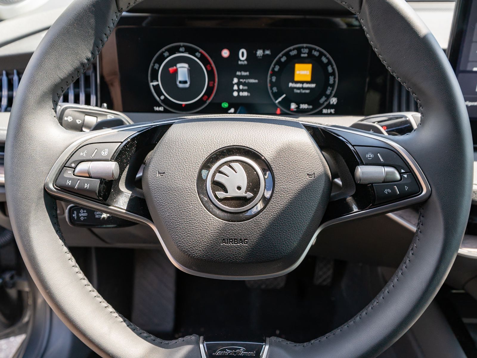 Fahrzeugabbildung SKODA Superb Combi L&K 2.0 TDI DSG Navi RFK LEDER AHK