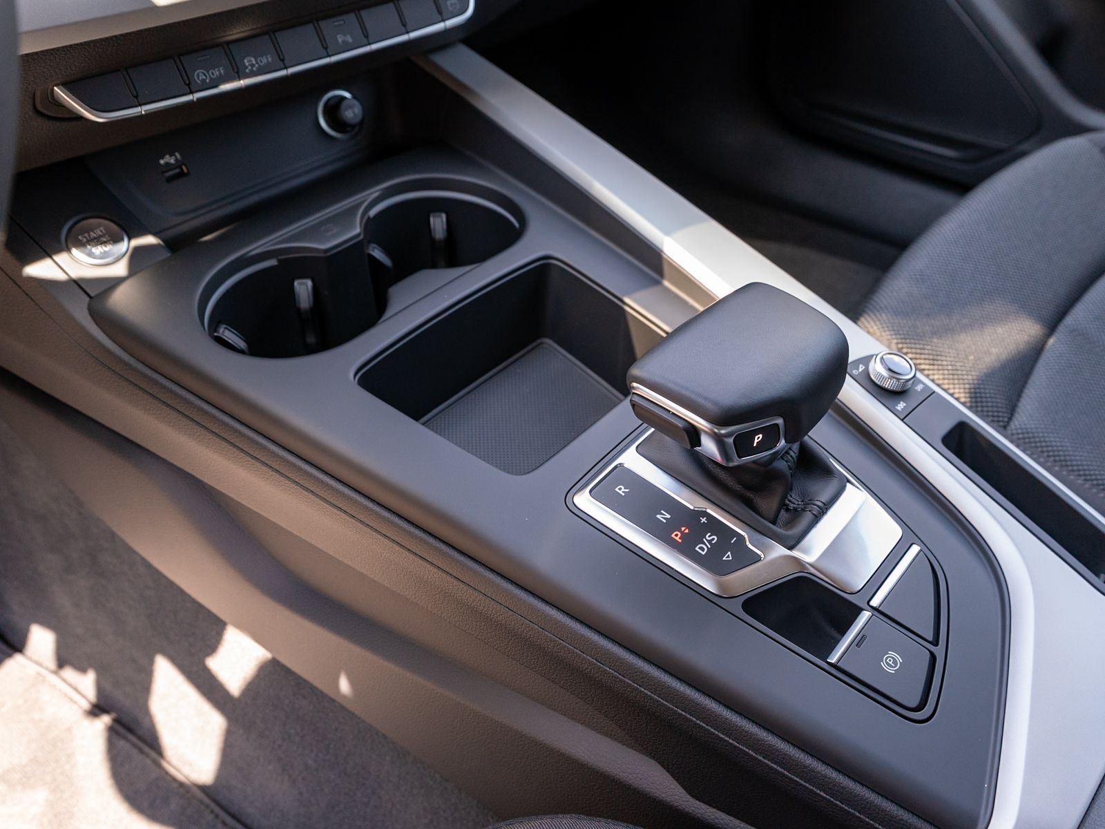 Fahrzeugabbildung Audi A4 Limousine 35TDI Stronic Navi LED ACC PDC SHZ