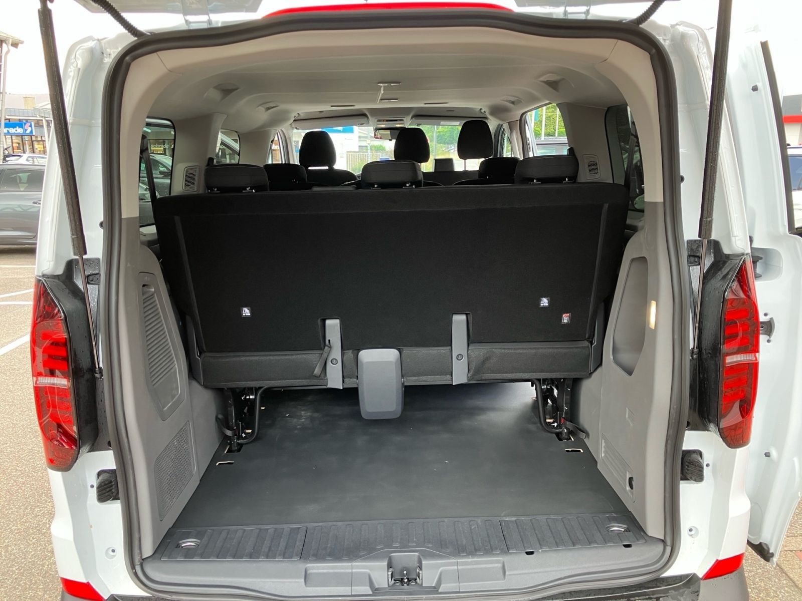 Fahrzeugabbildung Volkswagen e-Caravelle 100 kW BEV 1-Gang Automatik