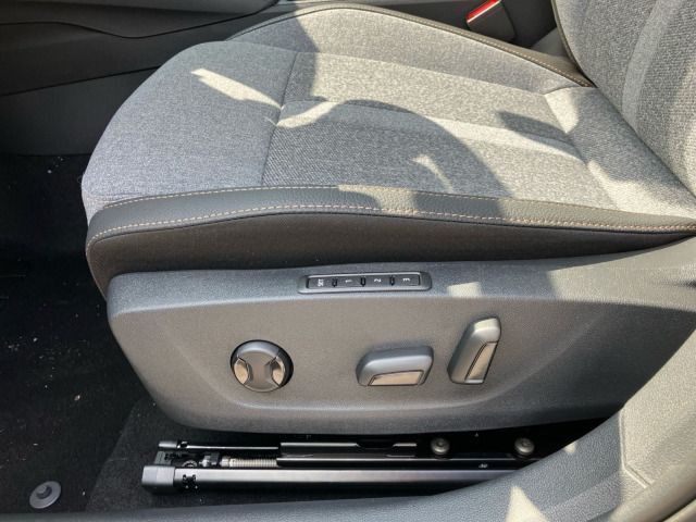 Fahrzeugabbildung SKODA Octavia Combi Tour 2,0 TDI 150PS DSG ACC PDC AHK