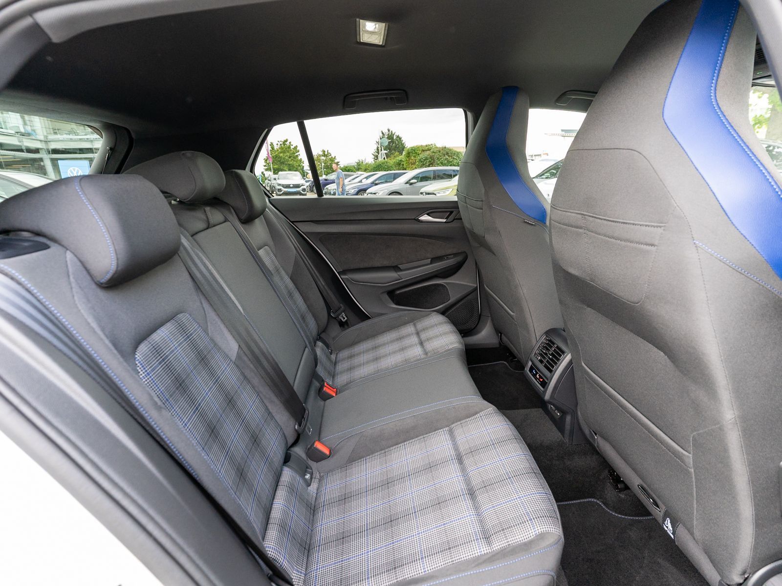 Fahrzeugabbildung Volkswagen Golf GTE 1.5TSI eHybrid DSG LED Navi RFK HUD DCC