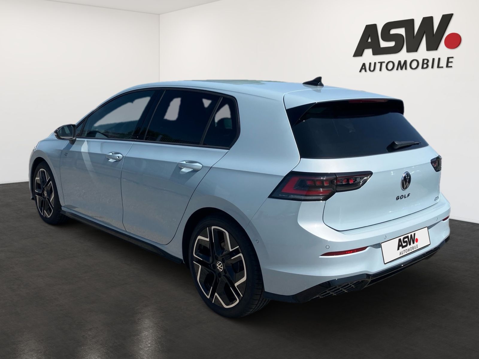 Fahrzeugabbildung Volkswagen Golf R-Line 1,5l eTSI 150 PS DSG AHK ACC 360° Ka