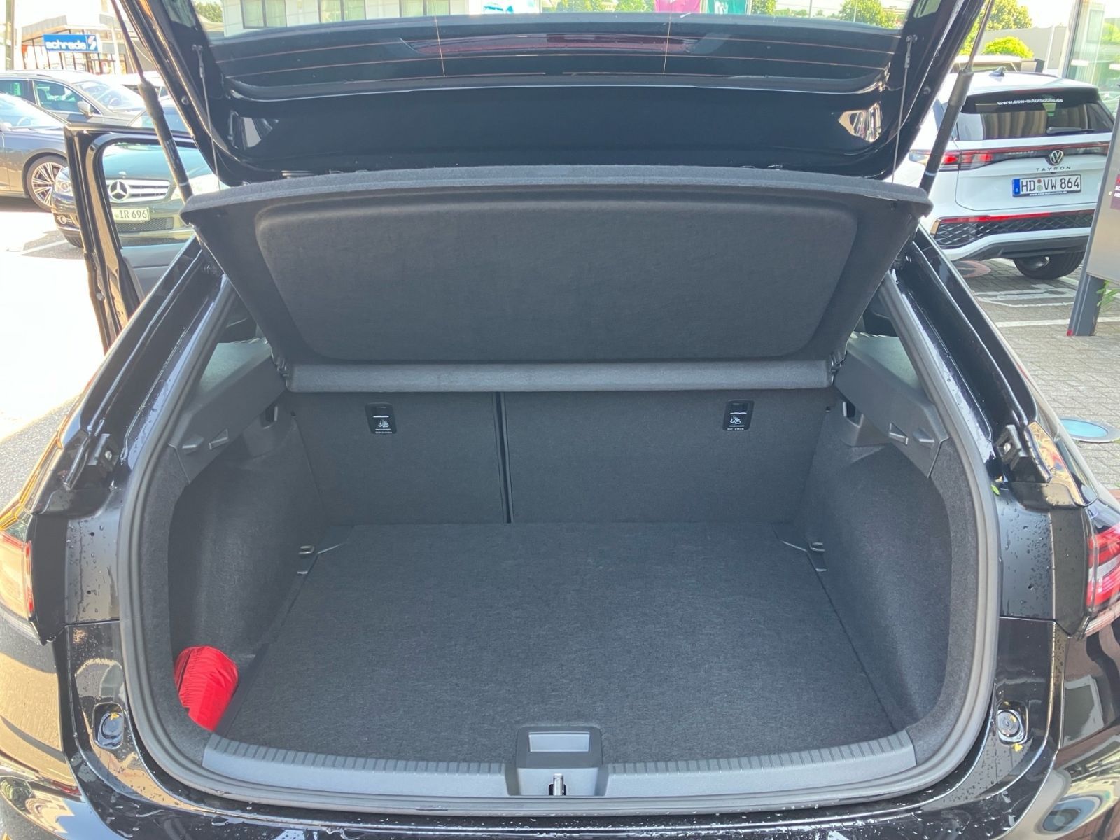 Fahrzeugabbildung Volkswagen Taigo R-Line 1,5l TSI 150 PS DSG ACC AHK RFK