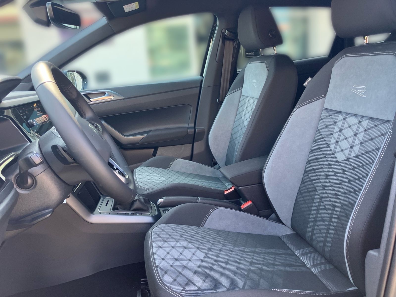 Fahrzeugabbildung Volkswagen Taigo R-Line 1,5l TSI 150 PS DSG ACC AHK RFK