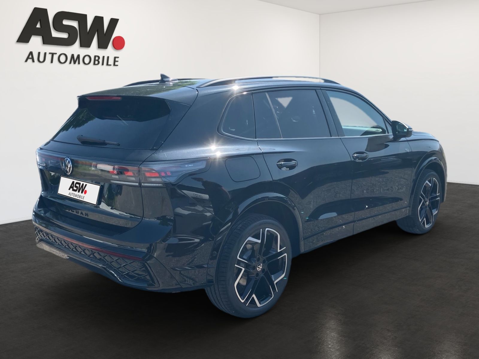 Fahrzeugabbildung Volkswagen Tiguan R-Line 2,0 l TDI 4MOTION 193 PS DSG AHK A