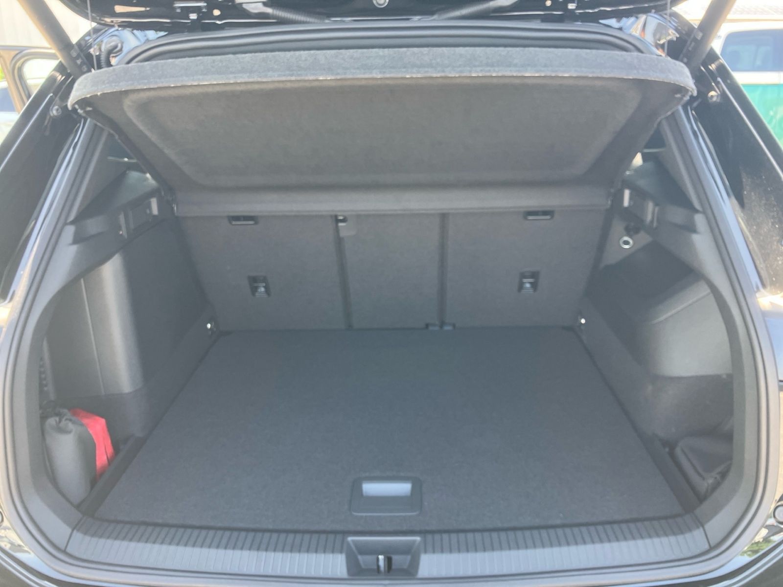 Fahrzeugabbildung Volkswagen Tiguan R-Line 1,5 l eHybrid 272 PS DSG AHK IQ.Li