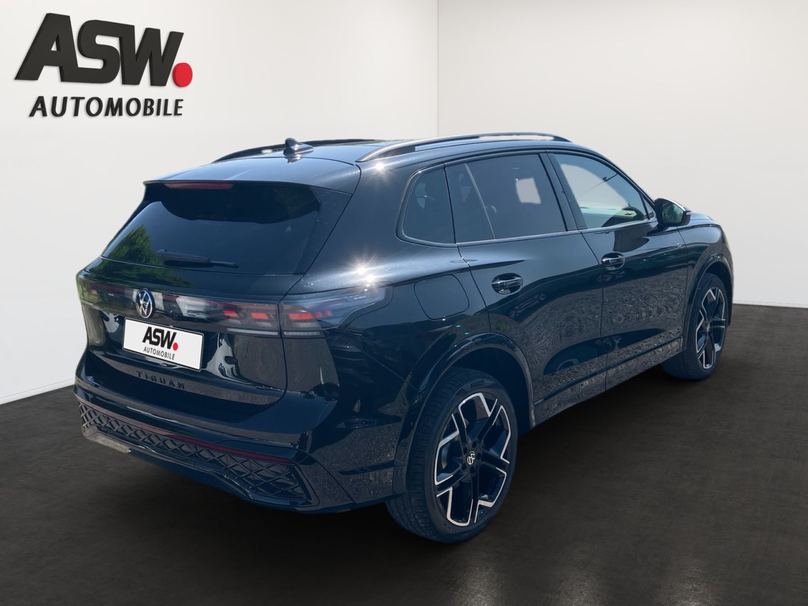 Fahrzeugabbildung Volkswagen Tiguan R-Line 1,5 l eHybrid 272 PS DSG AHK IQ.Li