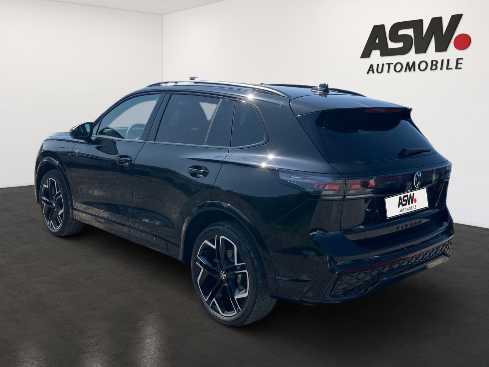 Fahrzeugabbildung Volkswagen Tiguan R-Line 1,5 l eHybrid 272 PS DSG AHK IQ.Li