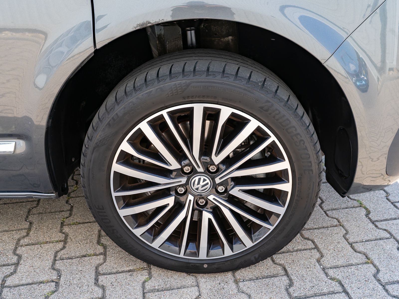 Fahrzeugabbildung Volkswagen T6.1 Multivan Gen Six 2.0TDI DSG LED PDC v/h AHK